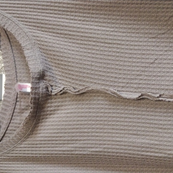 Gray Knit with layers - Picture 2 of 4